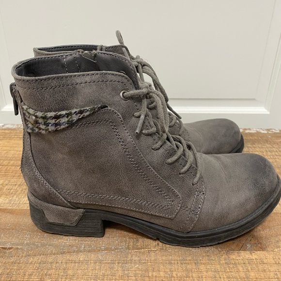 White Mountain grey ankle boots size 6.5. - Picture 4 of 7